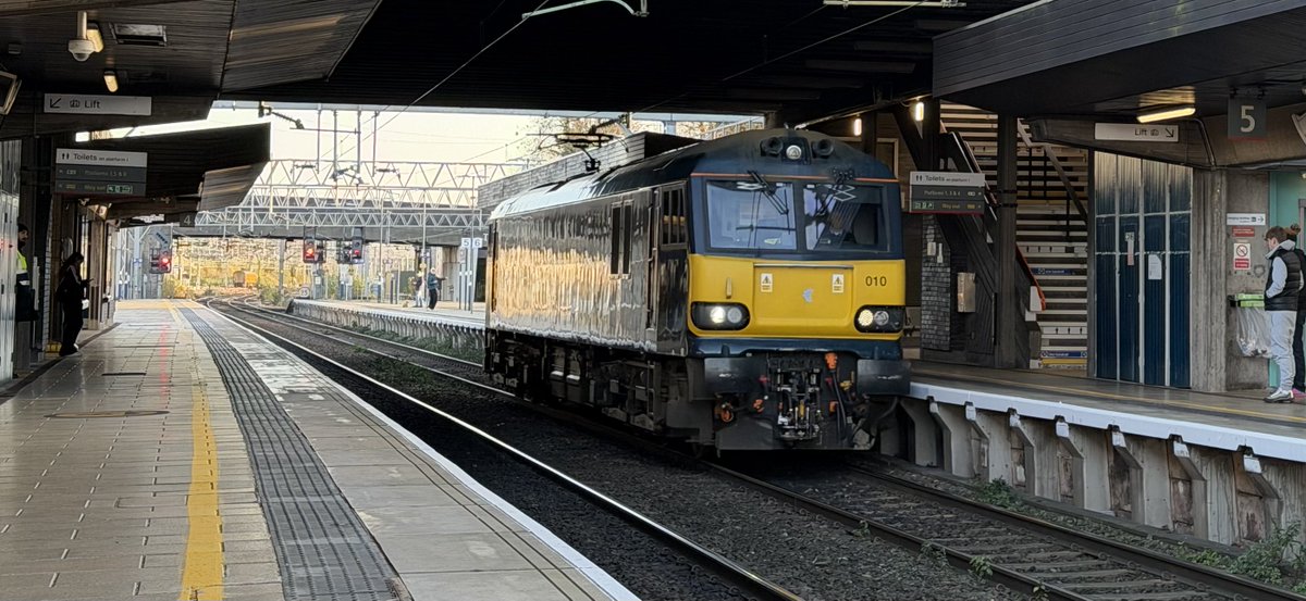 Percypotter49's tweet image. #class92 010 @ Stafford 0K92 1145 Wembley Inter City Depot to Crewe T.M.D. (E)