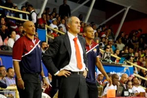 <a href="/Salto_EntreDos/">Salto Entre Dos 🏀</a> En Venezuela fue Coach de Gigantes de Guayana en el 2016, cuando el torneo aún se llamaba Liga Profesional de Baloncesto (LPB).