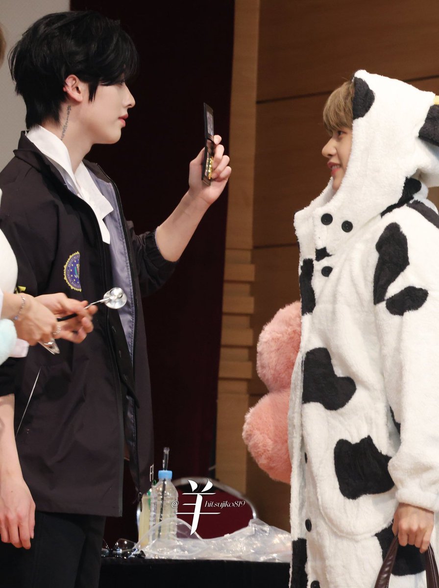 isattyu's tweet image. this fucking picture 😭😭😭