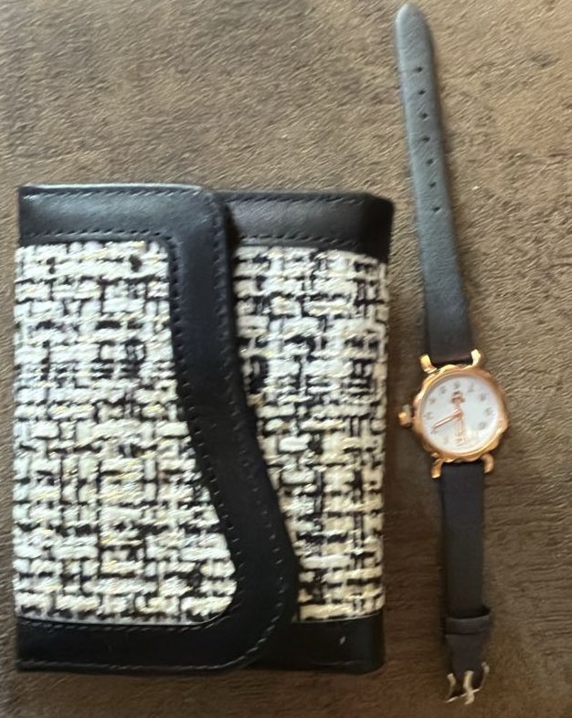 ruby_marilynd's tweet image. A purse and a matching watch? Oui!!!

Get any of these pairs for GHC 140 

Dm/call/whatsapp 0202666624 to place your order or make enquiries