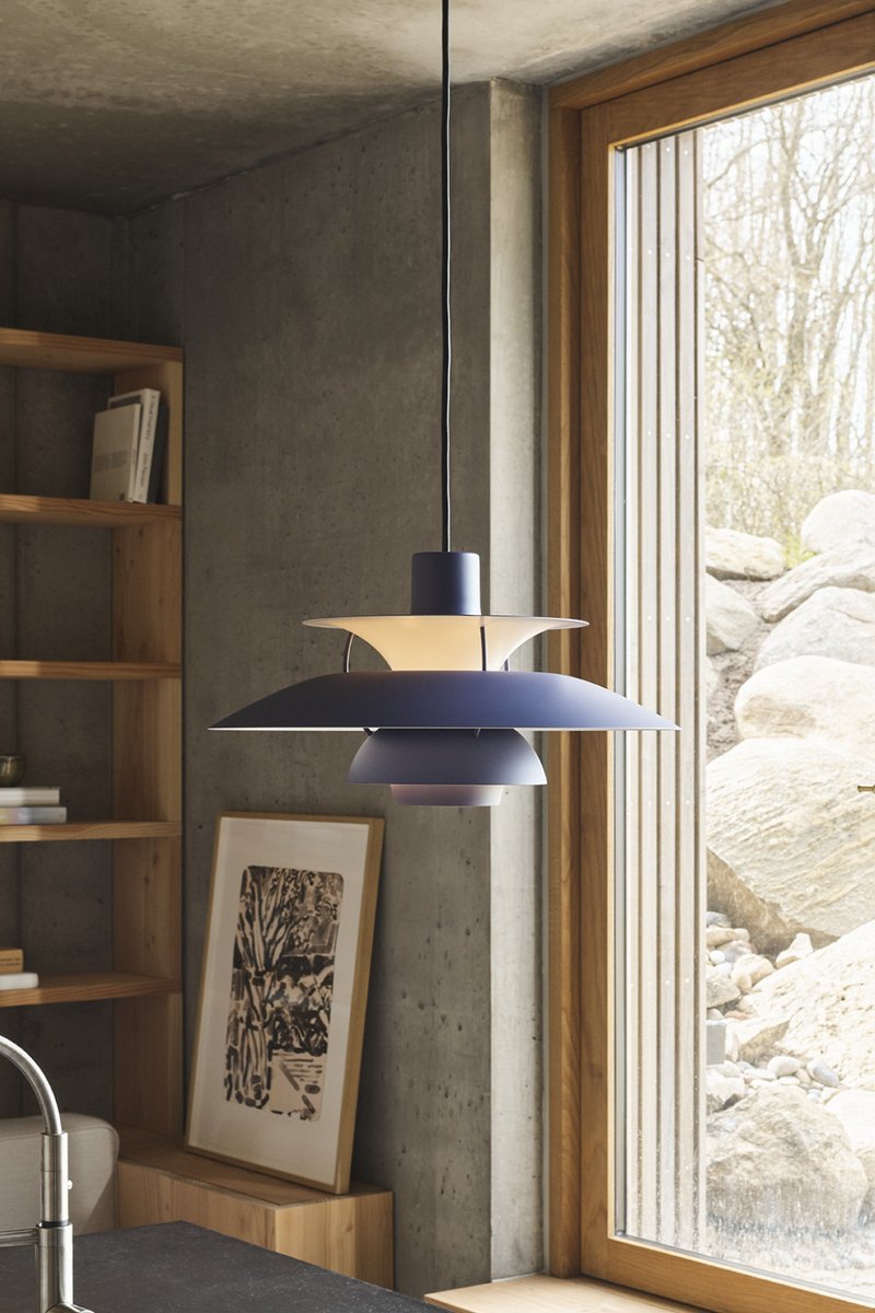 Lumitop_com's tweet image. Créée en 1958 par Poul Henningsen, la suspension PH 5 de @LouisPoulsen illumine chaque pièce avec élégance — sans éblouir.
Un classique scandinave indémodable ✨

À découvrir sur Lumitop.com
#LouisPoulsen #PH5 #DesignIcon #Lumitop #LampeDesign