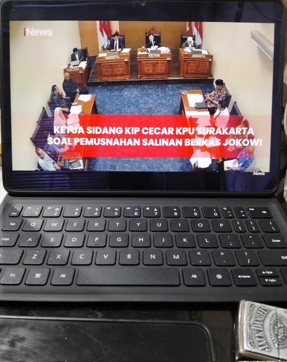 Padahal setiap upaya menghapus jejak, justru meninggalkan jejak baru.
.
.
#FufufafaAibNasional