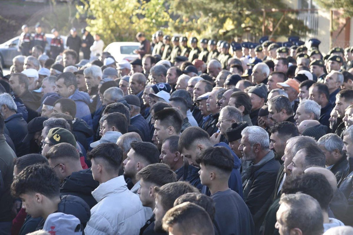 Kıbrıs Gazisi Sadullah YILDIM amcamız, geçirdiği bir rahatsızlık sonucu tedavi gördüğü hastanede hayatını kaybetmiştir.
İlçemiz 📍Aziziye Mahallesi Camiinde ikindi namazının ardından kılınan cenaze namazıyla gazimizi ebediyete uğurladık.