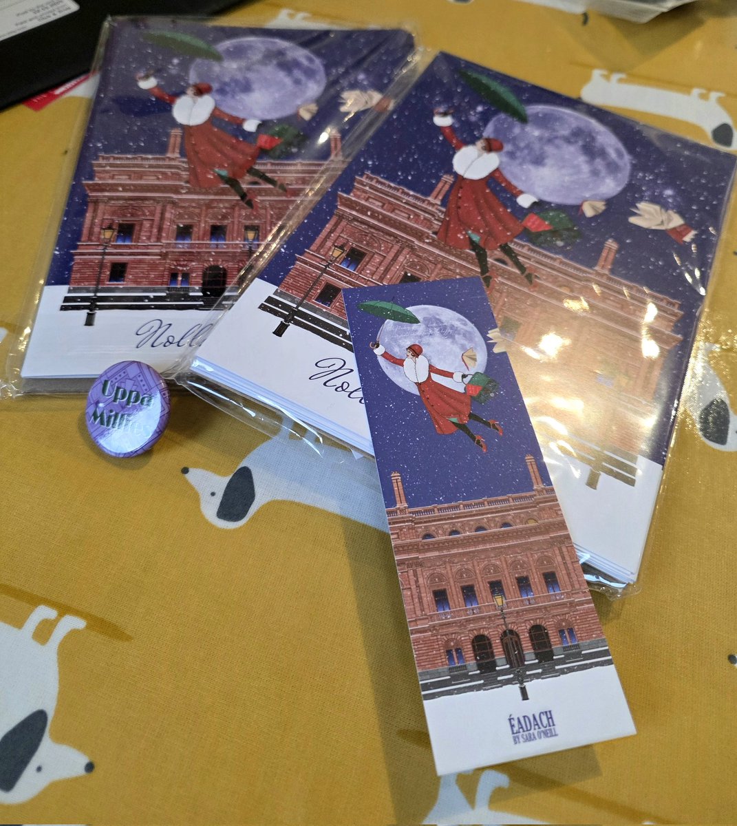 Christmas is definitely coming. Another fabulous design from <a href="/SaraONeillArt/">Sara O'Neill 🐚</a>
and <a href="/WomensAidNI/">Women's Aid NI</a>