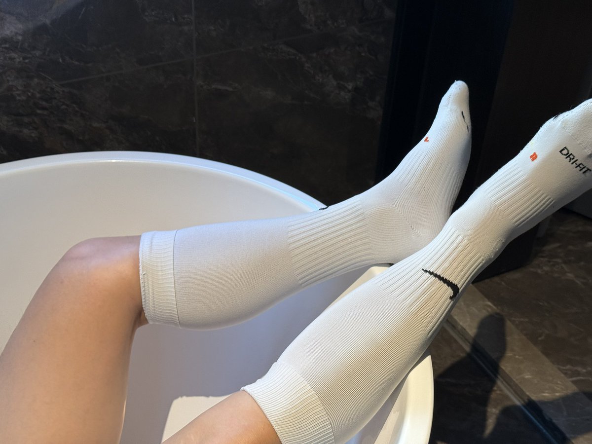 呀… 為何我會在這裡？
汪… 不管了 先耍廢一會吧

📸 <a href="/crt25hkg01/">crt25hk</a> 

#白襪 #長襪 #足球襪 #白襪控 #長襪控
#貞操 #chastity #chastityboy <a href="/GayChastityRTs/">Gay Chastity Retweets - 69K</a> 
#locked #lockedpup #lockeddick #lockedsub #chastitysub #caged