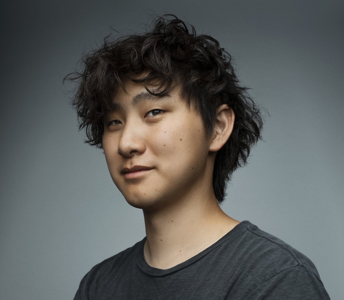 LuizaJarovsky's tweet image. 🚨 In a recent interview, Alexandr Wang, Meta&apos;s Chief AI Officer, said: &quot;If you&apos;re 13 years old, you should spend all of your time vibe coding, and that&apos;s how you should live your life.&quot; Here&apos;s why it might NOT work for everyone:

First, for those who don&apos;t know, Wang is an…