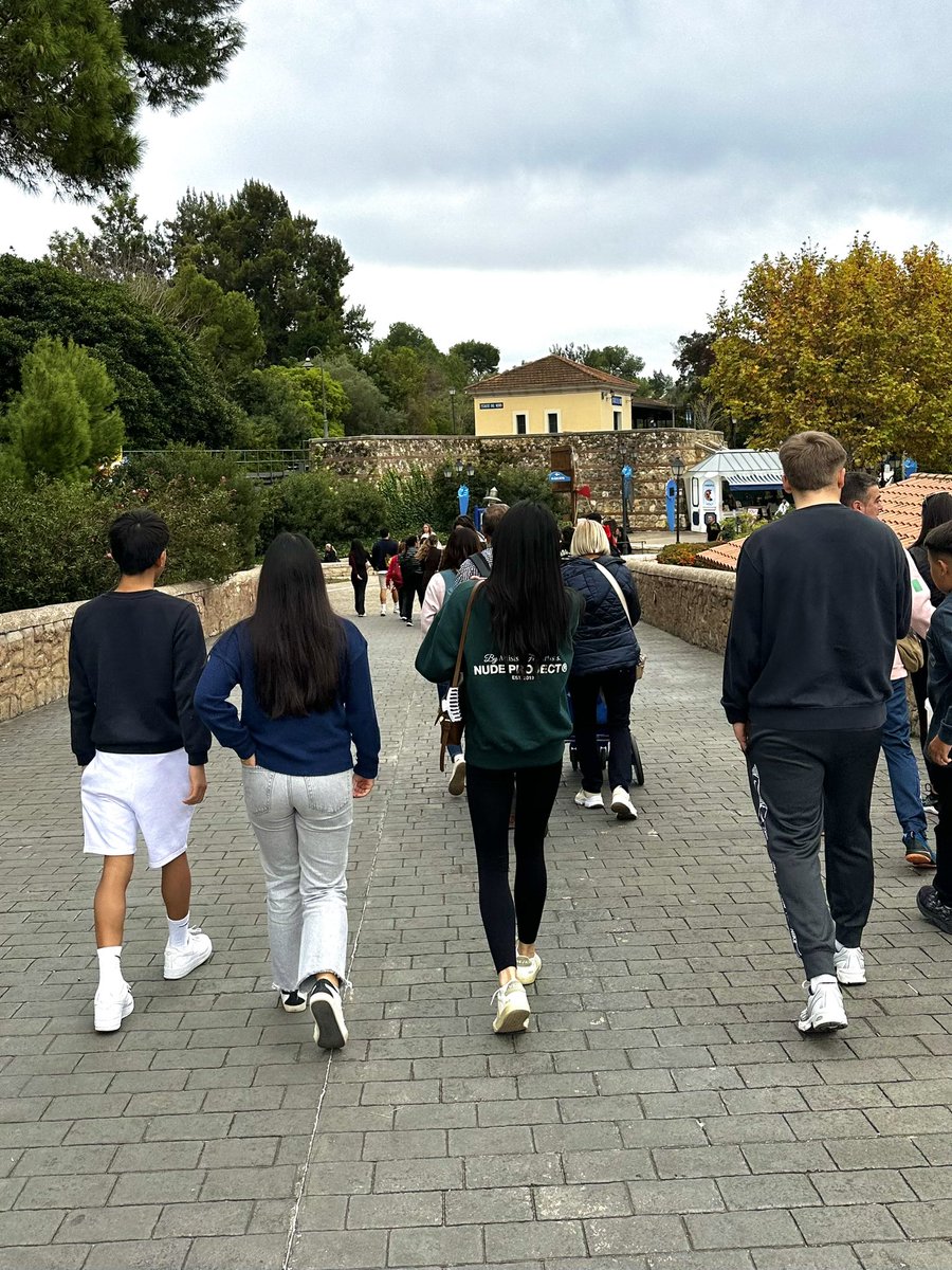 Tanayuluda's tweet photo. 遊園地🎡🎢
数年前まで身長制限あるかずっとチェックしてたのに、今じゃあみんな大きくなって兄弟みんな同じくらいの背丈になってきた😊
親の私達は年々絶叫マシンがこたえるようになってきたわ😂 https://t.co/Hhemg4lozw