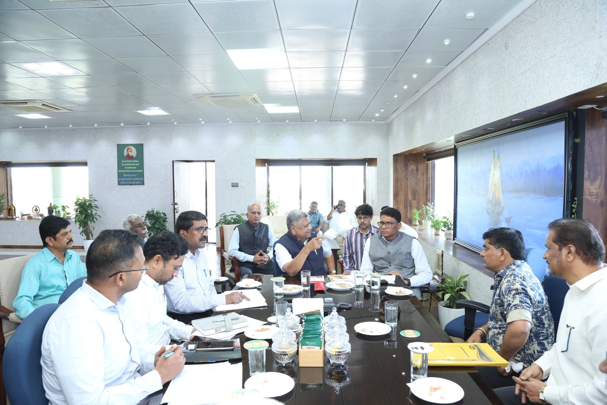 Belagavi Core Development Group member Shri <a href="/jaysingh_rajput/">Jaysingh Rajput</a>, in the presence of Hon’ble MP Shri <a href="/JagadishShettar/">Jagadish Shettar</a> Sir , attended the ZRUCC meet at Rail Soudha, Hubballi today and raised key regional demands.

<a href="/SWRRLY/">South Western Railway</a> <a href="/drmubl/">DRM Hubballi</a>