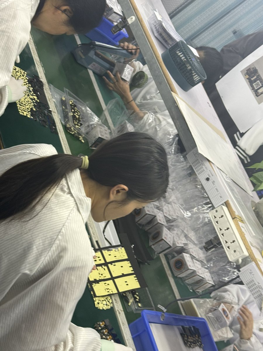 n0bisuke's tweet image. #m5stack オフィス見学で作ってるところ見せてもらいました

今日に備えて写しても問題ない製品の開発スケジュールにしてくれたとのこと。

ホスピタリティすごい