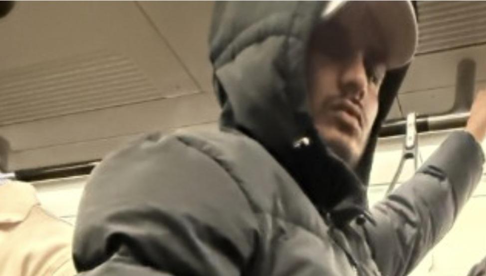 diversity999x's tweet image. Officers investigating a sexual assault have released an image of a man they&apos;d like to speak to.

The incident happened at around 9am on Tuesday 11 November on a train from Slough to Tottenham Court Road.

A woman was standing in a busy carriage when she was sexually assaulted by…