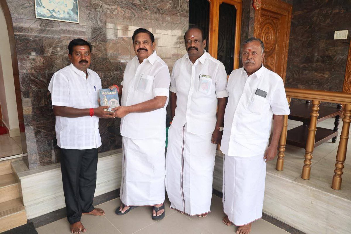 Karthik_Ram_h's tweet image. #தலைவனை_தேடி

♦️அமமுக அமைப்புச் செயலாளர் S.K. தேவதாஸ் 

♦️அமமுக பேராவூரணி தெற்கு ஒன்றிய செயலாளர் வழக்கறிஞர் சிங்காரம் 

♦️அமமுக சேதுபாவாசத்திரம் வடக்கு ஒன்றிய அவைத்தலைவர் கருப்பையன் 

ஆகியோர் மாண்புமிகு எடப்பாடியார் முன்னிலையில் அதிமுகவில் இணைந்தனர்.