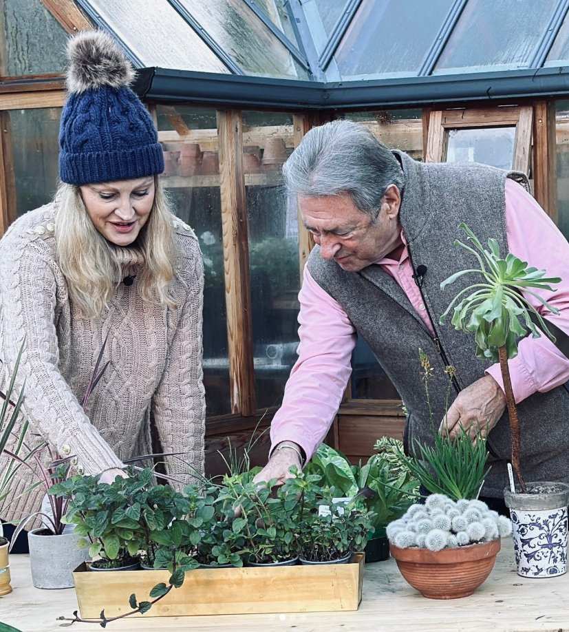 53degreesglobal's tweet image. From gardening tips to great conversation, the newest episodes of Love Your Weekend with Alan Titchmarsh are waiting for you on ITVX.🌼🌱🍷
#loveyourweekend #itv1 #itvx #pennylanetv