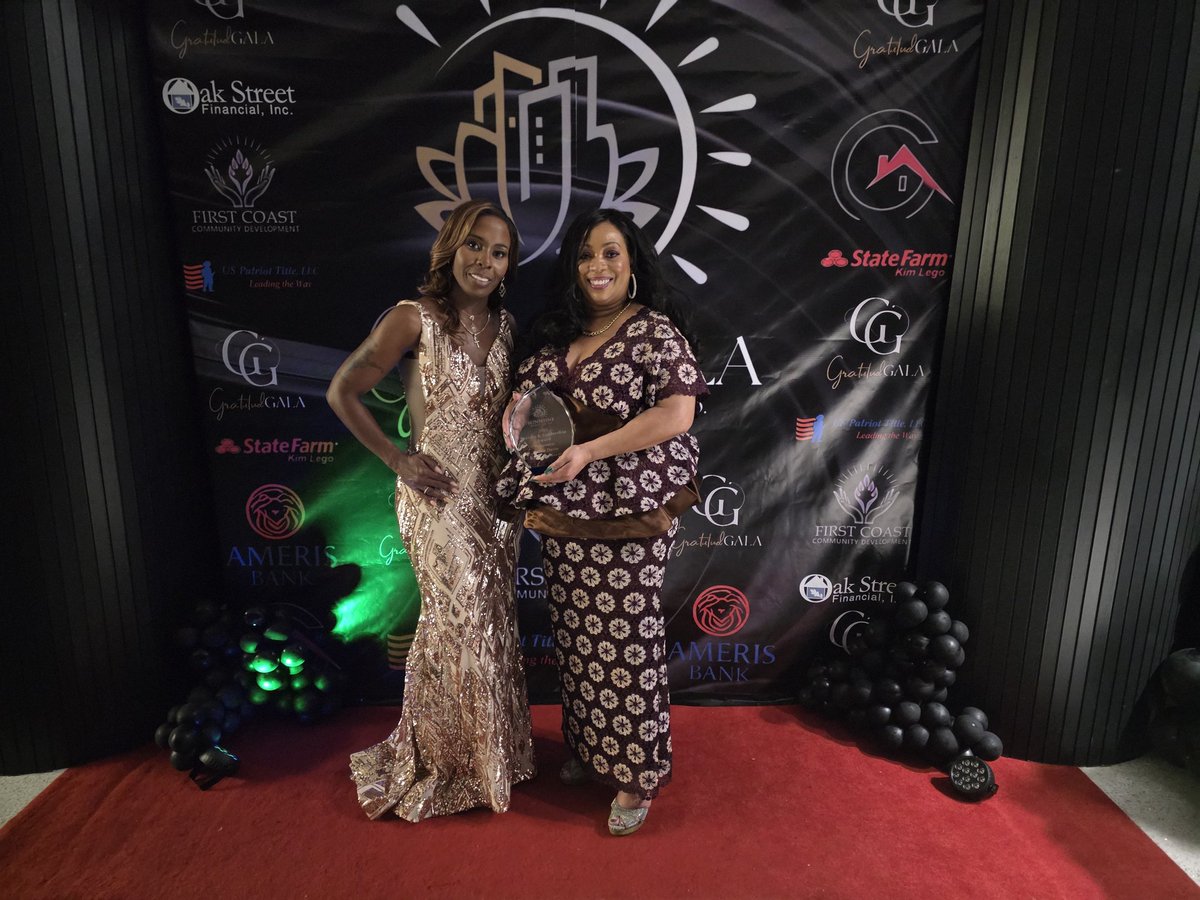 WealthWatchers's tweet image. Our president/chief executive officer,  Carrie Davis, is simply the best! Congratulations on the special recognition from Sunshine Realty &amp;amp; Co. - 2025 Service &amp;amp; Leadership Award. We are proud of your commitment to our community. #WealthWatchers #BuildingWealthForFutureGenerations