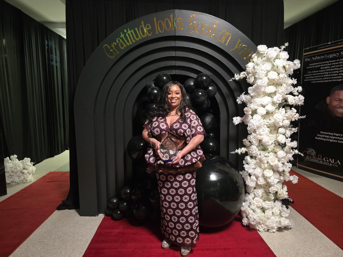 WealthWatchers's tweet image. Our president/chief executive officer,  Carrie Davis, is simply the best! Congratulations on the special recognition from Sunshine Realty &amp;amp; Co. - 2025 Service &amp;amp; Leadership Award. We are proud of your commitment to our community. #WealthWatchers #BuildingWealthForFutureGenerations