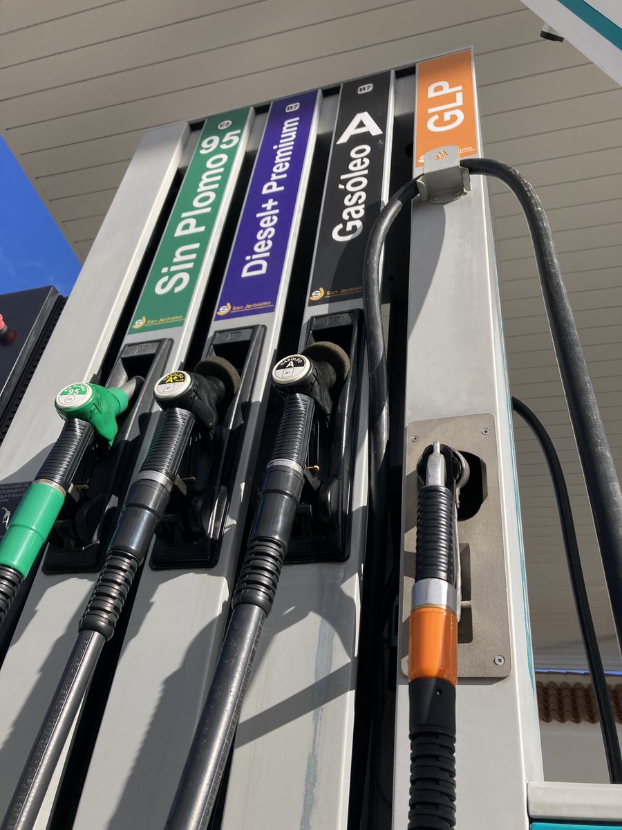 essanjeronimo's tweet image. Hola amigos, desde hace unos minutos ya disponemos en San Jerónimo de GLP, para todos los vehículos que llevan esta energía limpia y económica!👍⛽️ 
Y arrancamos con muy buen precio, a 0,899 €/Litro!!🤩🙋🏻‍♂️