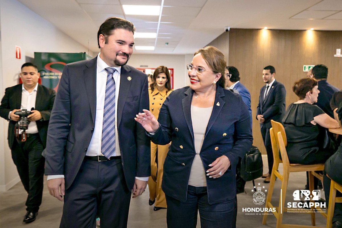 SECAPPH's tweet image. #SECAPPHINFORMA 🌐 La presidenta Xiomara Castro ( @xiomaracastroz ) ha arribado al Aeropuerto Internacional de Belén, Brasil, para participar en la trascendental Conferencia de las Naciones Unidas sobre el Cambio Climático (COP30). 🇧🇷

​Honduras dice presente en este encuentro…