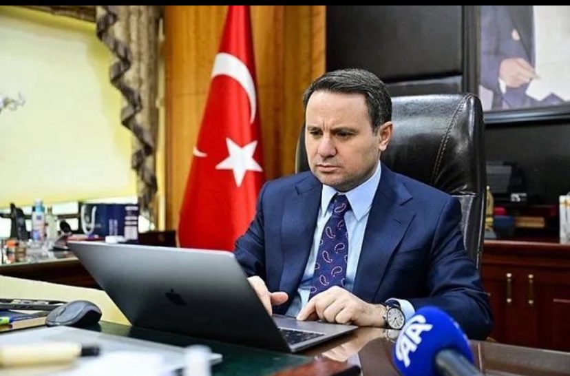 Özgür özelin asılsız ve mesnetsiz iddialarının ensesinde bir kez daha tekrar edelim Akın Gürlek Başsavcımızın yanındayız. 
Gerçekten hırsız arıyorsa uzağa bakmasın. Silivri’ye baksın. Yanına yöresine baksın. 
#AkınGürlek bir değerdir herkes sahip çıkmalıdır. 
<a href="/RTErdogan/">Recep Tayyip Erdoğan</a>