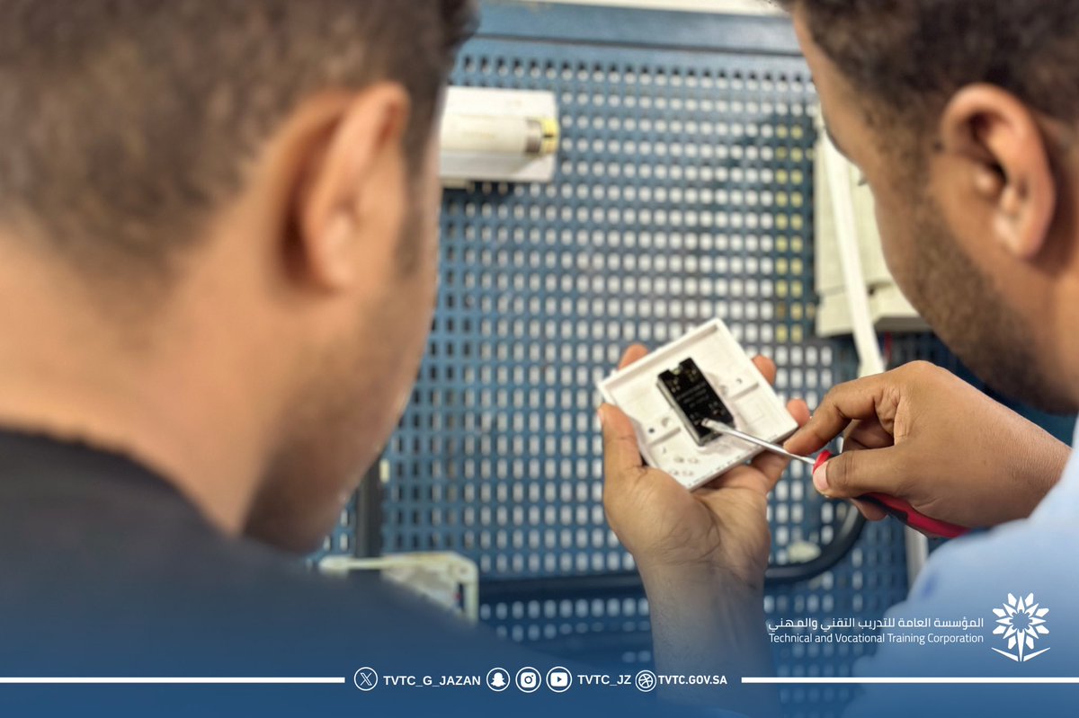 📸| تغطية 

جانب من الدورة المقامة تحت عنوان "مقدمة في الكهرباء والتمديدات المنزلية" والذي نظمها مركز خدمة المجتمع والتدريب المستمر بالكلية. 

#التدريب_التقني_بجازان
#التدريب_التقني