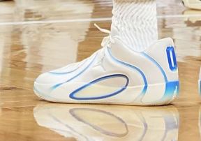 JustFreshKicks's tweet image. Jayson Tatum officially debuts his “Welcome to Tokyo” Jordan Tatum 4s 😳🇯🇵