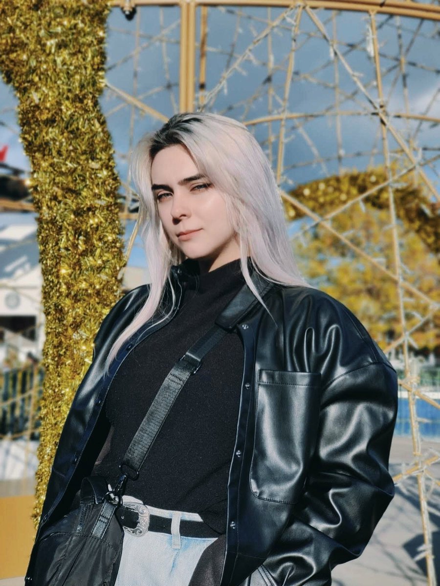 Fossilized woman born in 1996 💀