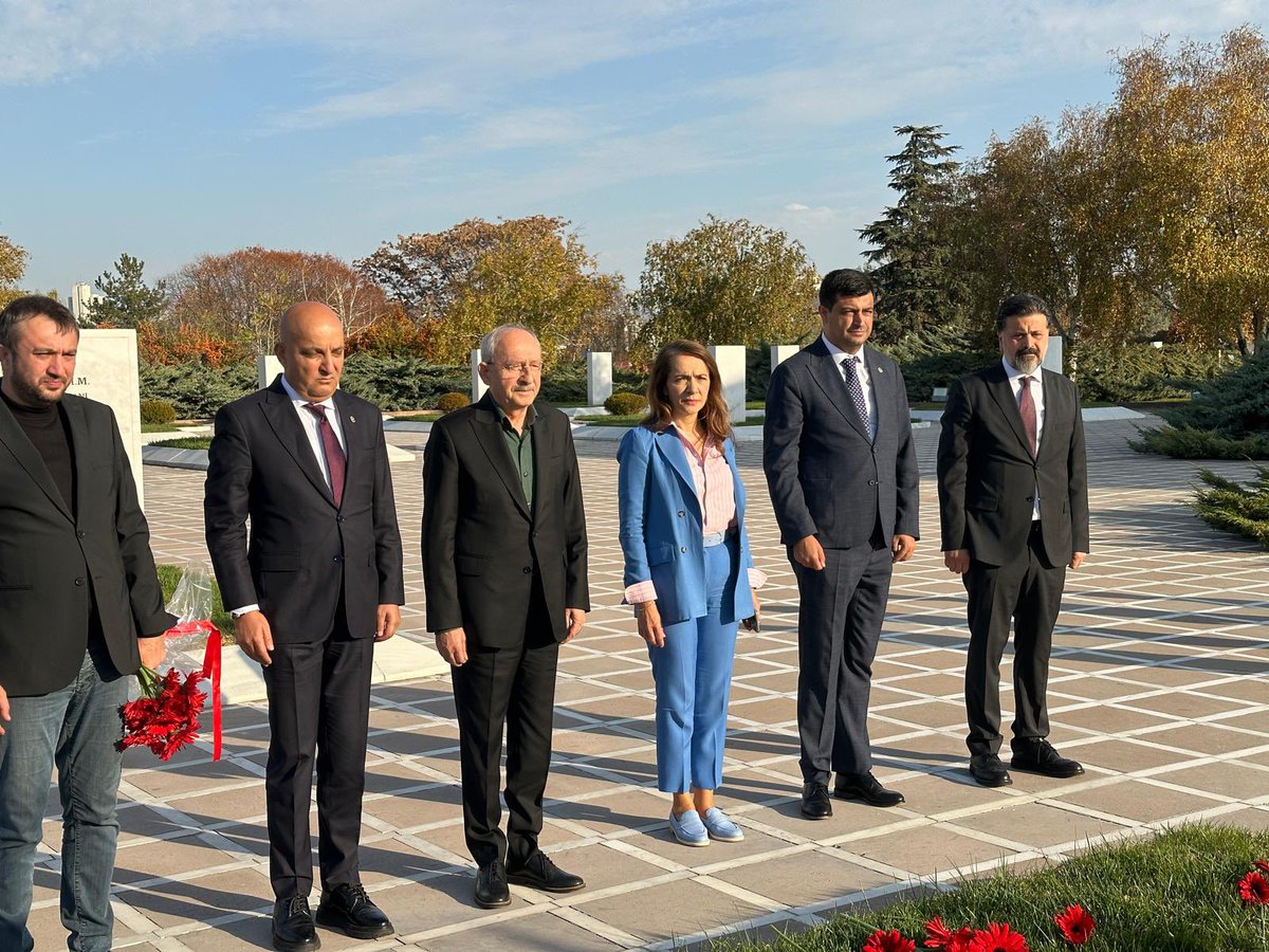 “Ne ezilen ne ezen, insanca, hakça bir düzen!” 

Vefatının 19. yıl dönümünde, 3. Genel Başkanımız Bülent Ecevit’i mezarı başında andık.