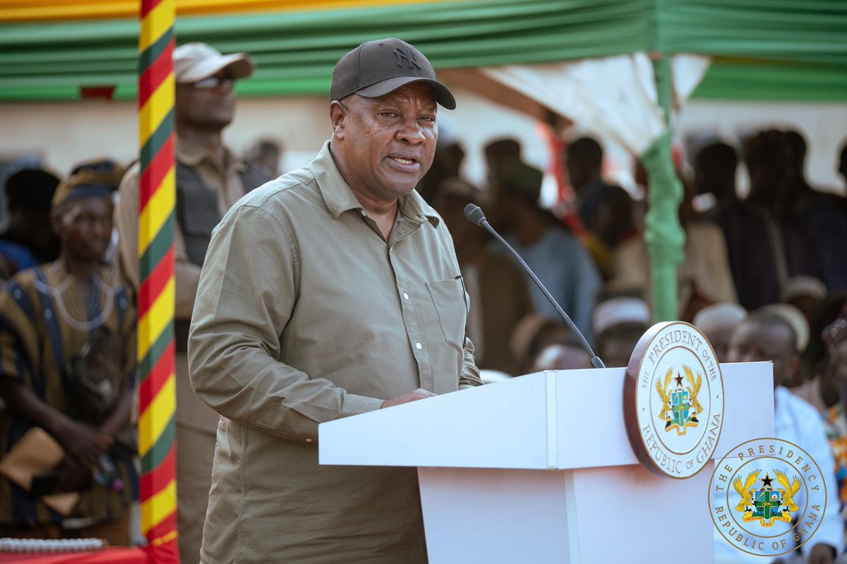 Channel1TVGHA's tweet photo. 📸 Upper West: President Mahama cuts sod for the Wenchi–Bole–Wa Road Project under the Big Push initiative — a key infrastructure drive aimed at improving connectivity and trade across the Savannah and Upper West regions.

#ChannelOneNews #Mahama #Infrastructure #UpperWest https://t.co/V3FweIxwrI