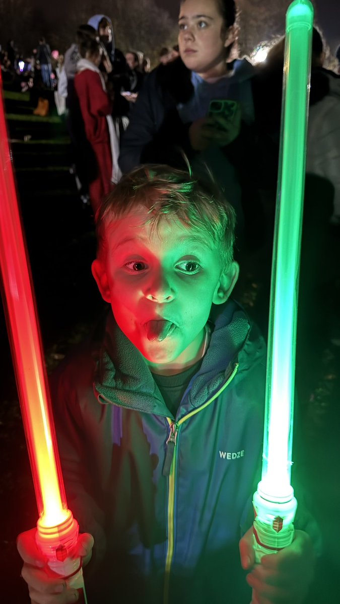 StuartPryor1's tweet photo. Little Jenson is having a great time #stevenagefireworks25 https://t.co/PctjSvr6eo