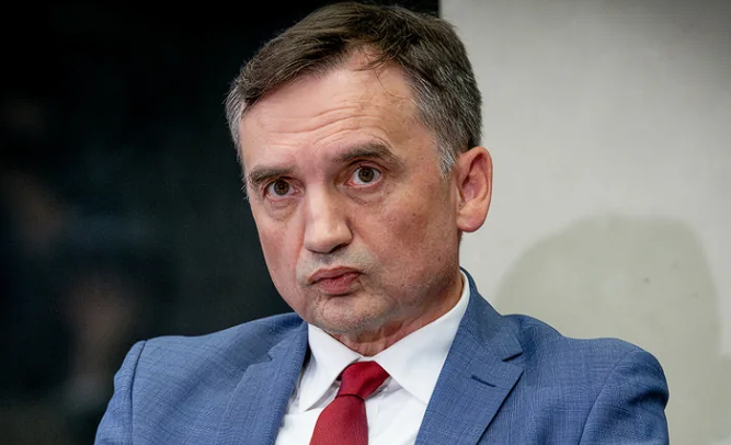 Prokuratura zasięgnęła opinii biegłego lekarza, który ocenił, że aktualny stan zdrowia Ziobry, nie jest przeciwskazaniem do jego aresztowania.

W pis oburzenie, woleliby umierającego Zbyszka.