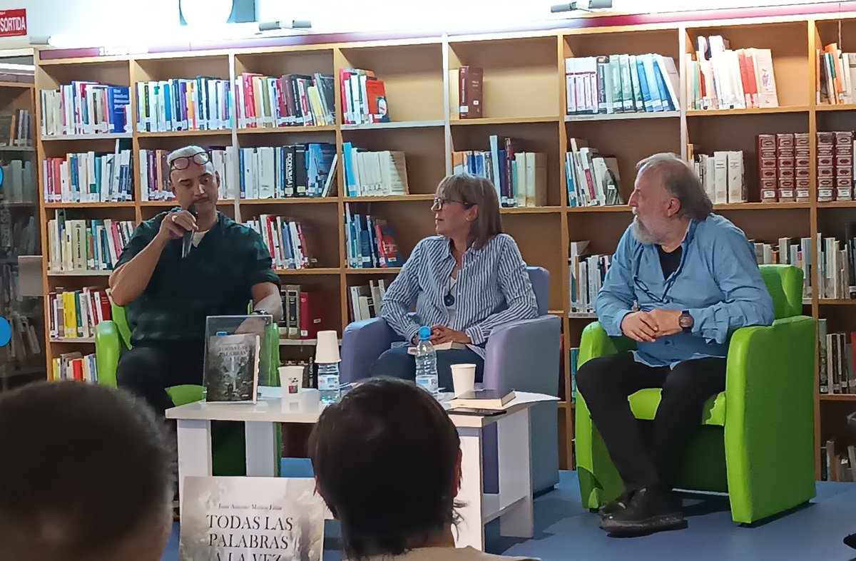 Aquesta tarda, de la mà de Xavier Vega, Aleandra Guerrero i de l'autor Juan Antonio Muñoz Lima, tindrem la presentació de la nova novel·la "𝗧𝗼𝗱𝗮𝘀 𝗹𝗮𝘀 𝗽𝗮𝗹𝗮𝗯𝗿𝗮𝘀 𝗮 𝗹𝗮 𝘃𝗲𝘇".
Unes imatges.
<a href="/BibliotecaFlix/">Biblioteca de Flix</a> 
<a href="/AjuntamentFlix/">Ajuntament de Flix</a> 
#editorialLetrame