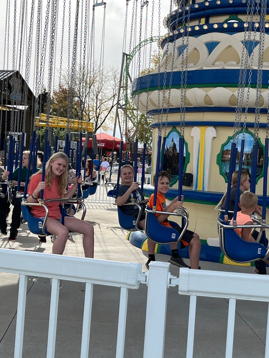 Community1stCU's tweet image. Adventureland Giveaway Winner Spotlight!
Cole was one of our lucky Youth Month winners through his Water Drop Wishes submission! He and his family recently enjoyed a fun-filled day at Adventureland.
We love celebrating our Dollar Dog members!💙💚🐶
#c1stcu #DollarDog #YouthMonth