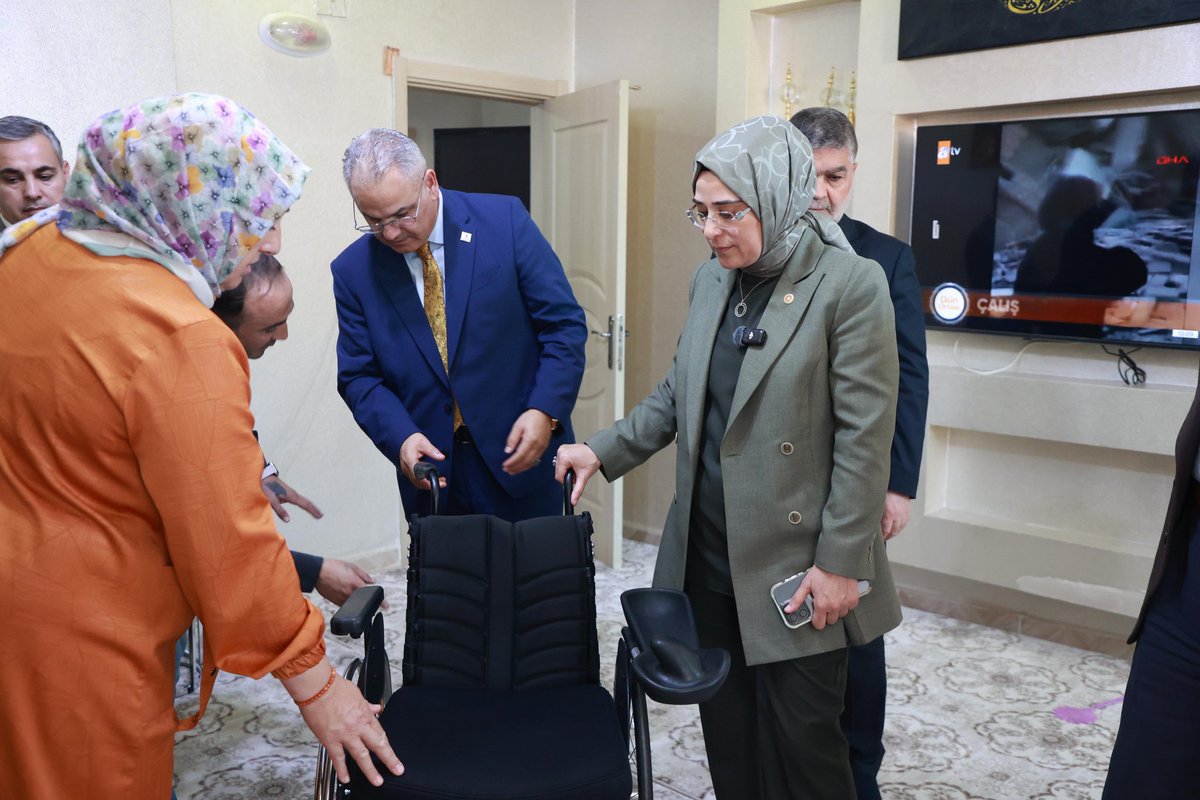 omerag63's tweet photo. Allah iyilik yapan insanlardan razı olsun. Almanya'dan Şanlıurfa'ya uzanan bu yardım eli kimsesizlerin kimsesi olmuştur.
Şanlıurfa Milletvekili Cevahir Asuman Yazmacı'nın vesile olduğu, Avrupa El Ele Vakfı tarafından Viranşehir'de akülü sandalyeler, yürüteçler, engelli ve yaşlı bakım malzemelerinin dağıtımı yapıldı.
Ayrıca bu yardımların devamının geleceğini de öğrenmiş olduk.