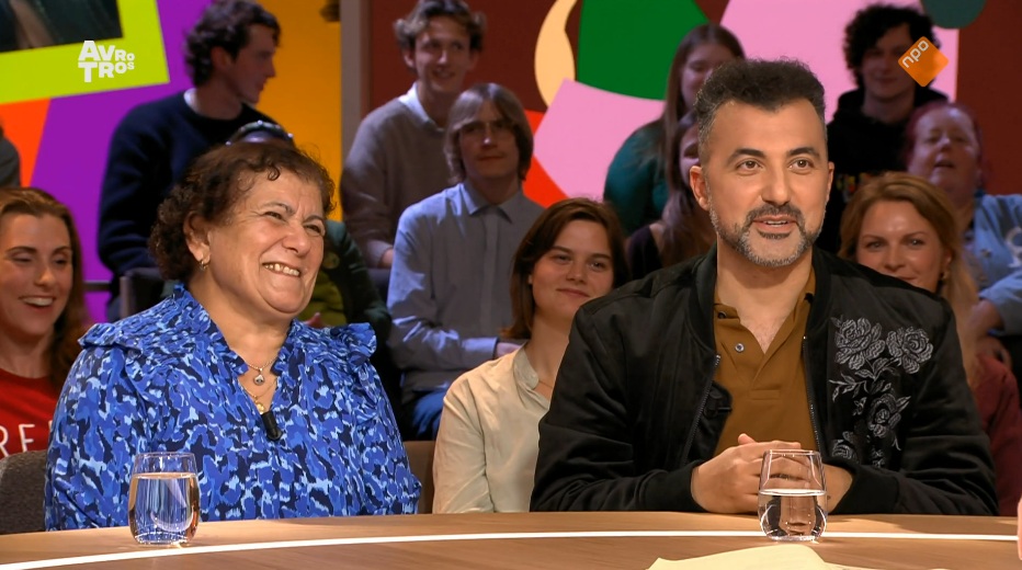 Recensie: Özcan Akyol - Mijn moeder, de kleine reus tzum.info/2025/11/recens…