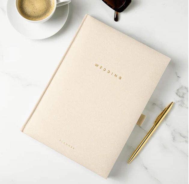 GuildCath's tweet image. New in the Cathedral Gift Shop! ✨
Beautiful Scribble and Dot journals, diaries, wedding planners and baby memory books — perfect gifts for you and for others this Christmas. 🎁

#NewInStore #CathedralGiftShop #ChristmasGifts #ScribbleAndDot