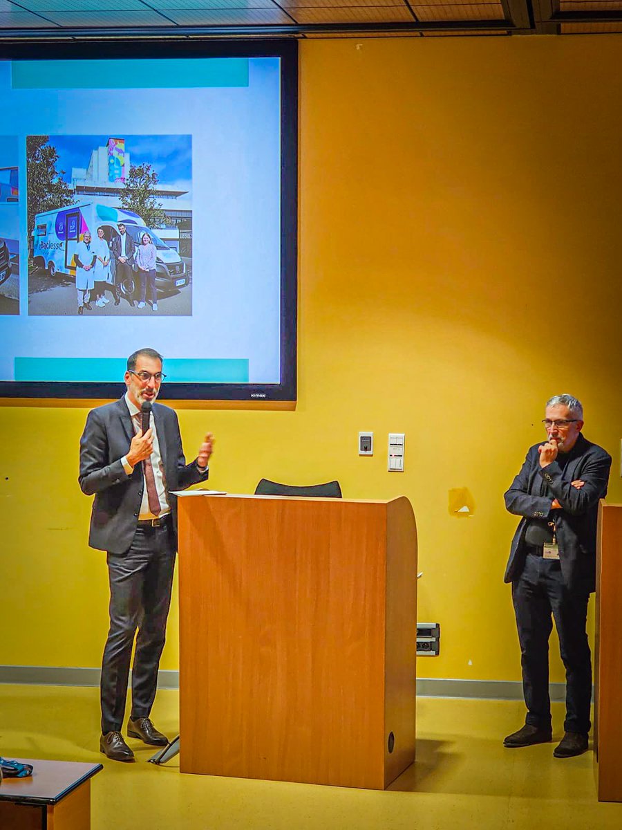 Prefet14's tweet photo. Inauguration du camion itinérant Baclesse&Vous

Le secrétaire général a inauguré le véhicule itinérant Baclesse&Vous, nouveau dispositif du Centre François Baclesse dédié à l’information, la prévention et l’accompagnement des patients et de leurs proches face au cancer.

🚌 Ce camion parcourra l’ensemble de l’ex-Basse-Normandie pour aller au plus près des habitants, notamment dans les zones rurales et isolées.

À bord, des accompagnatrices en santé et des professionnels médicaux ou paramédicaux (oncologue, psychologue, socio-esthéticienne, sophrologue, etc.) proposeront :
➡️ des actions de prévention et de sensibilisation
➡️ un soutien personnalisé aux patients et à leurs proches

Gratuit et ouvert à tous, Baclesse&Vous incarne un bel exemple d’innovation et de proximité au service de la santé publique en Normandie.