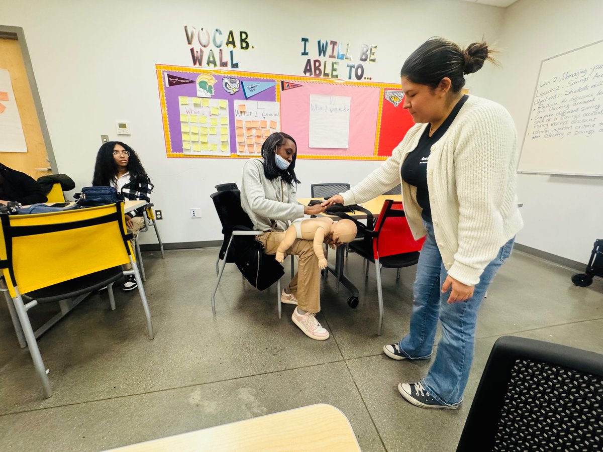 _JacobsLadder's tweet image. Many thanks to GoodWorks DMV for teaching our future nurses at Fairmont Heights essential CPR skills and how to properly use an AED during critical moments. 💙

First aid saves lives! 🫀💫

#FutureNurses #CPRTraining #FirstAid #CareerReady #FHHS #JacobsLadder