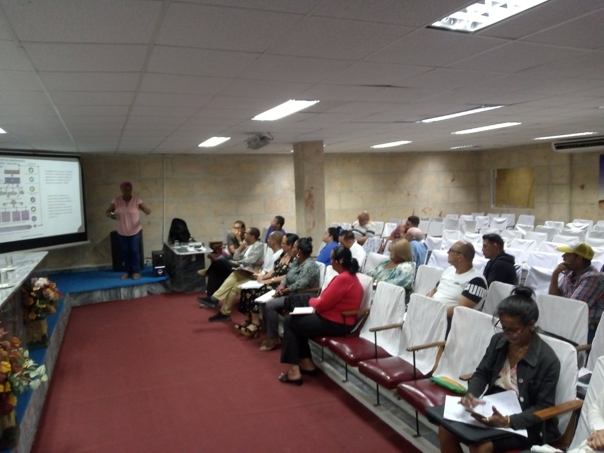 Se realiza capacitación a la estructura del Consejo de la Administración Municipal y Asamblea del Poder Popular en la Isla de la Juventud!!! <a href="/DiazCanelB/">Miguel Díaz-Canel Bermúdez</a> <a href="/IntendenteMeij/">@Intendente MEIJ</a> <a href="/rlicea_mojena/">Ernesto Licea Mojena Secretario del PCC IJ</a> <a href="/uij_jmo/">Universidad JMO</a>