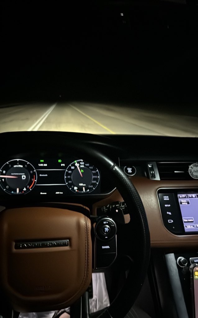 يوم ضاقت بي دروبي رحت ساري
صوب  " نجد " الوافيه والليل توه

فاتح ازراري وزارني طواري 
والطواري تخلف لسان المفوه

وين اروح ولا دروب ولا مساري 
واقفً بين المبادي والمروه 

كل جرحً من إيديك يجيب طاري
عاد أنا لاحول بيديني وقوه 

دوريلي عنك لو مخرج ، طواري
تحييّ الغصّات والقلب المشوه