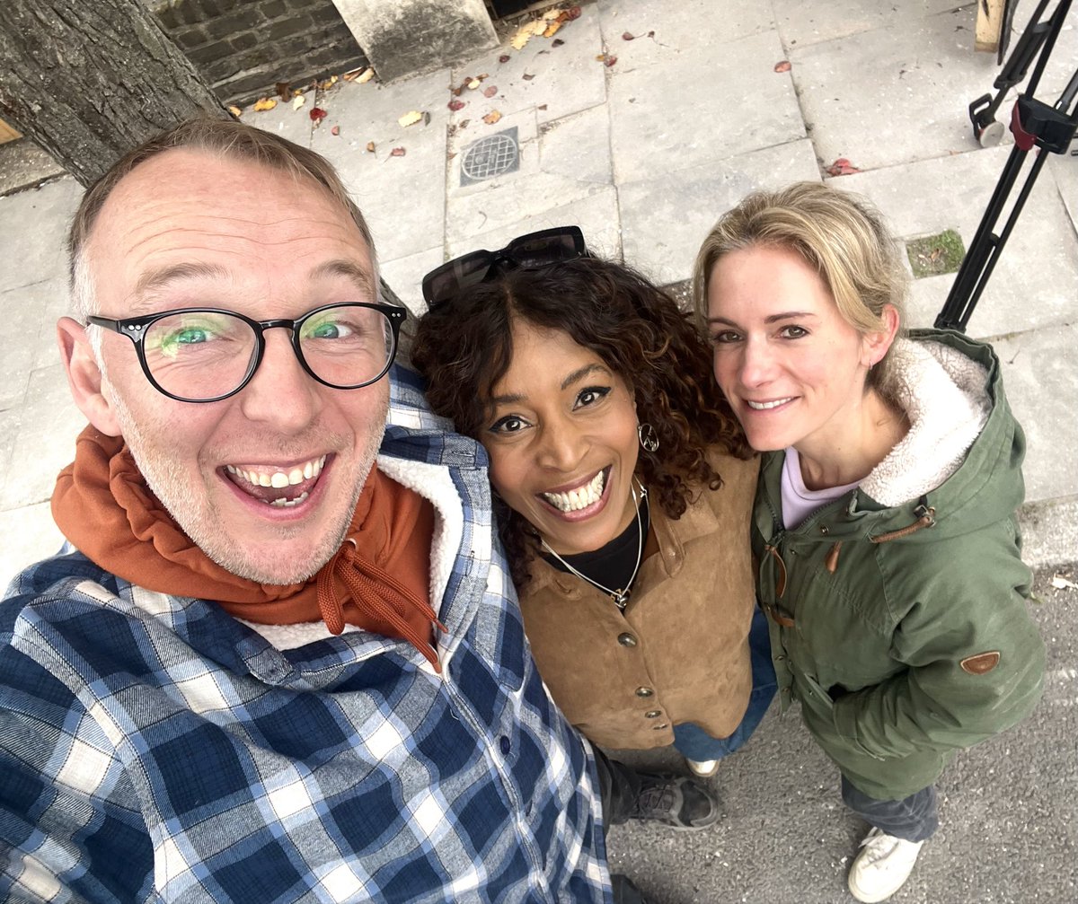 jacquijdesigns's tweet image. Today’s house snoop with the dynamic duo @claire.meadows77 &amp;amp; @tomsleecameraman for #homesunderthehammer @bbcone was a glorious Georgian property in need of a full on hug! Thanks for feeding us @claire.meadows77 😋 #housetohome #renovation #london #londonhome #northlondon 💋