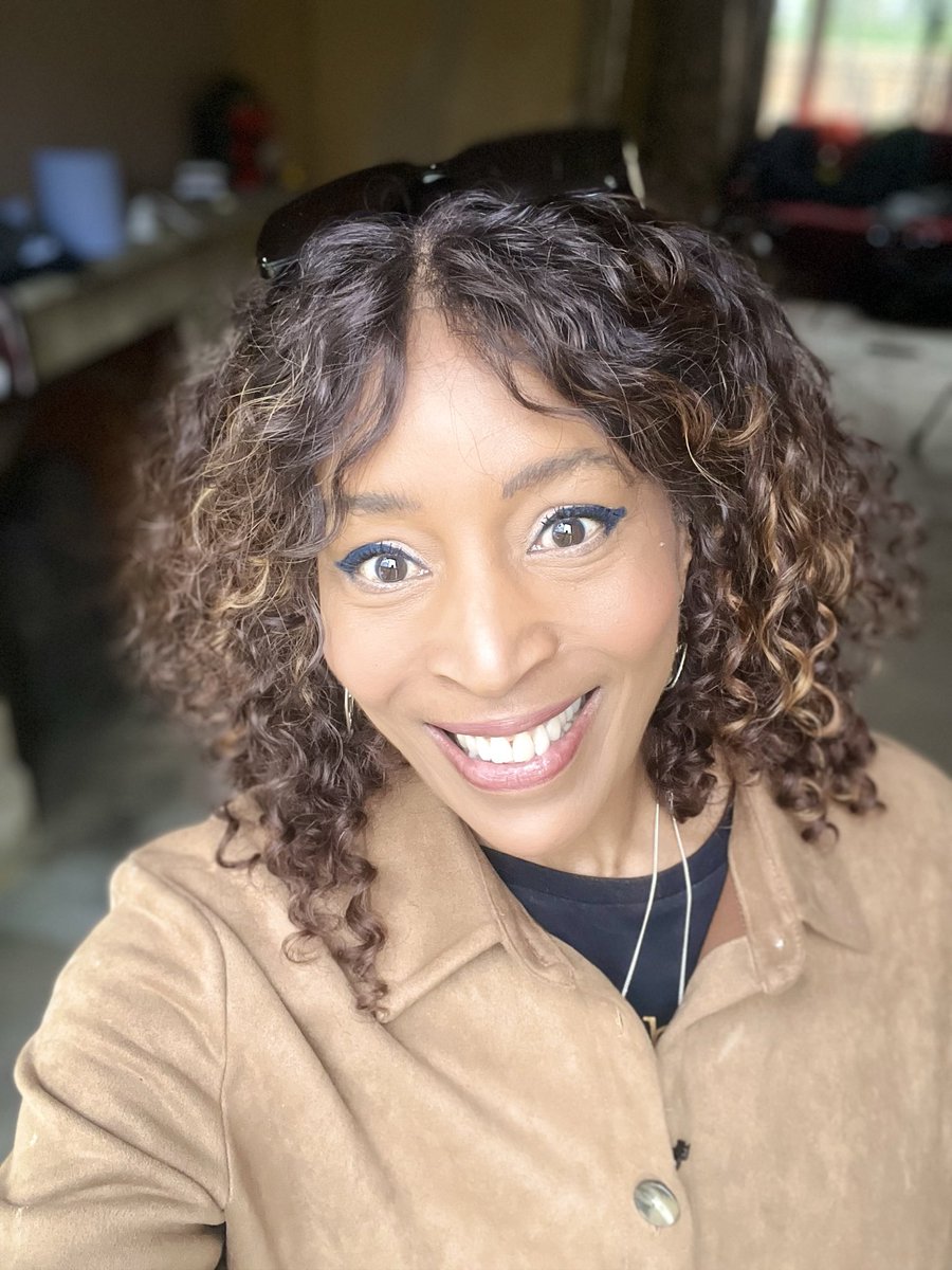 jacquijdesigns's tweet image. Today’s house snoop with the dynamic duo @claire.meadows77 &amp;amp; @tomsleecameraman for #homesunderthehammer @bbcone was a glorious Georgian property in need of a full on hug! Thanks for feeding us @claire.meadows77 😋 #housetohome #renovation #london #londonhome #northlondon 💋