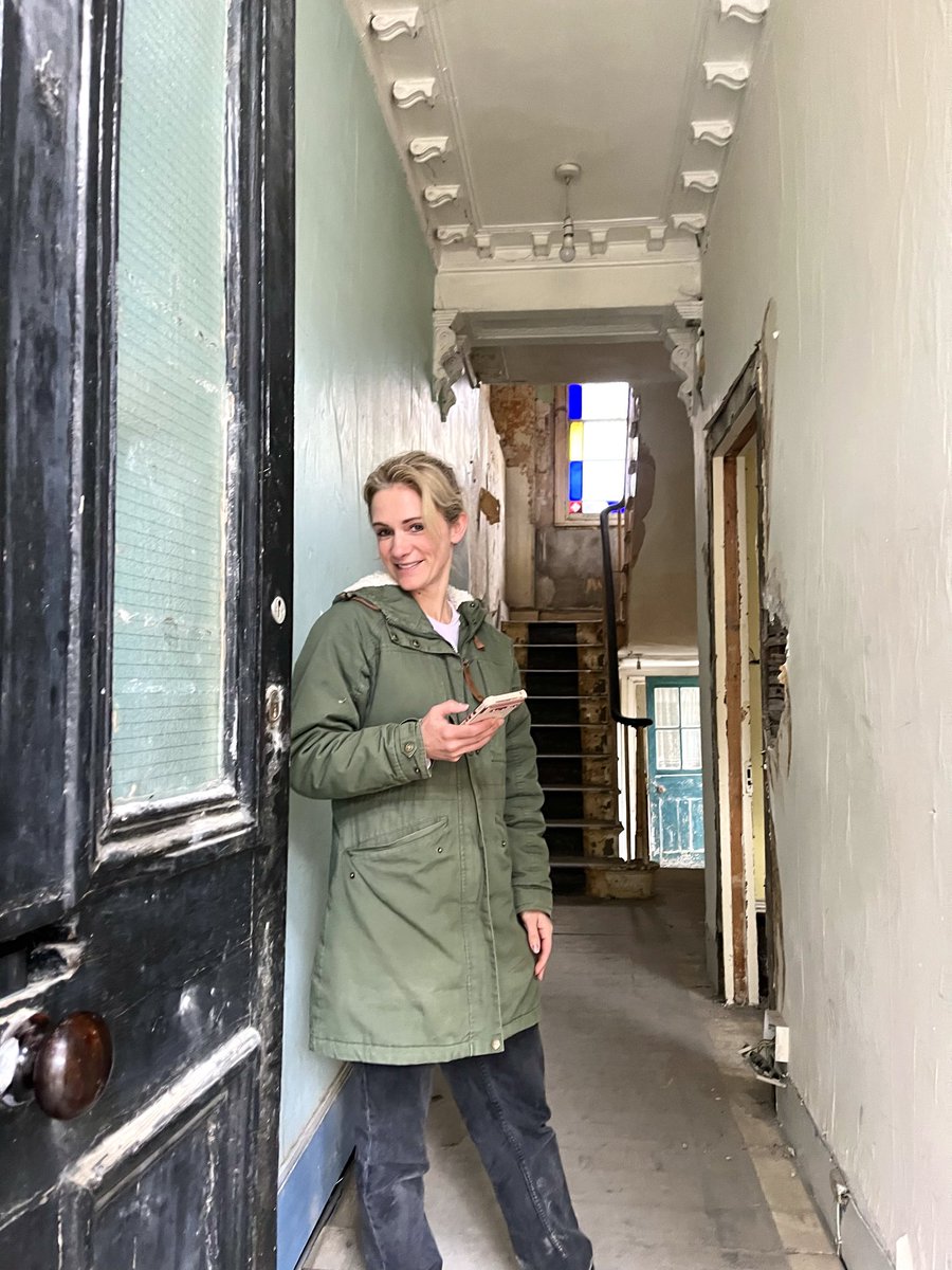 jacquijdesigns's tweet image. Today’s house snoop with the dynamic duo @claire.meadows77 &amp;amp; @tomsleecameraman for #homesunderthehammer @bbcone was a glorious Georgian property in need of a full on hug! Thanks for feeding us @claire.meadows77 😋 #housetohome #renovation #london #londonhome #northlondon 💋