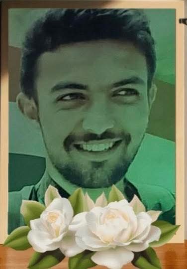 قائد جبهة بني حشيش
حسين عبدالوهاب الشامي "أبو عبد الله"، من أوائل من نهضوا مع بزوغ فجر المســــيــــرة القرآنية.
اعتُقل مطلع عام 2005م، وما إن أُفرج عنه حتى غادر العاصمة مهاجرًا إلى أقصى الشمال، صوب الجبال البعيدة التي لا تراها العيون، ويراها الله.
تولى العديد من المهام