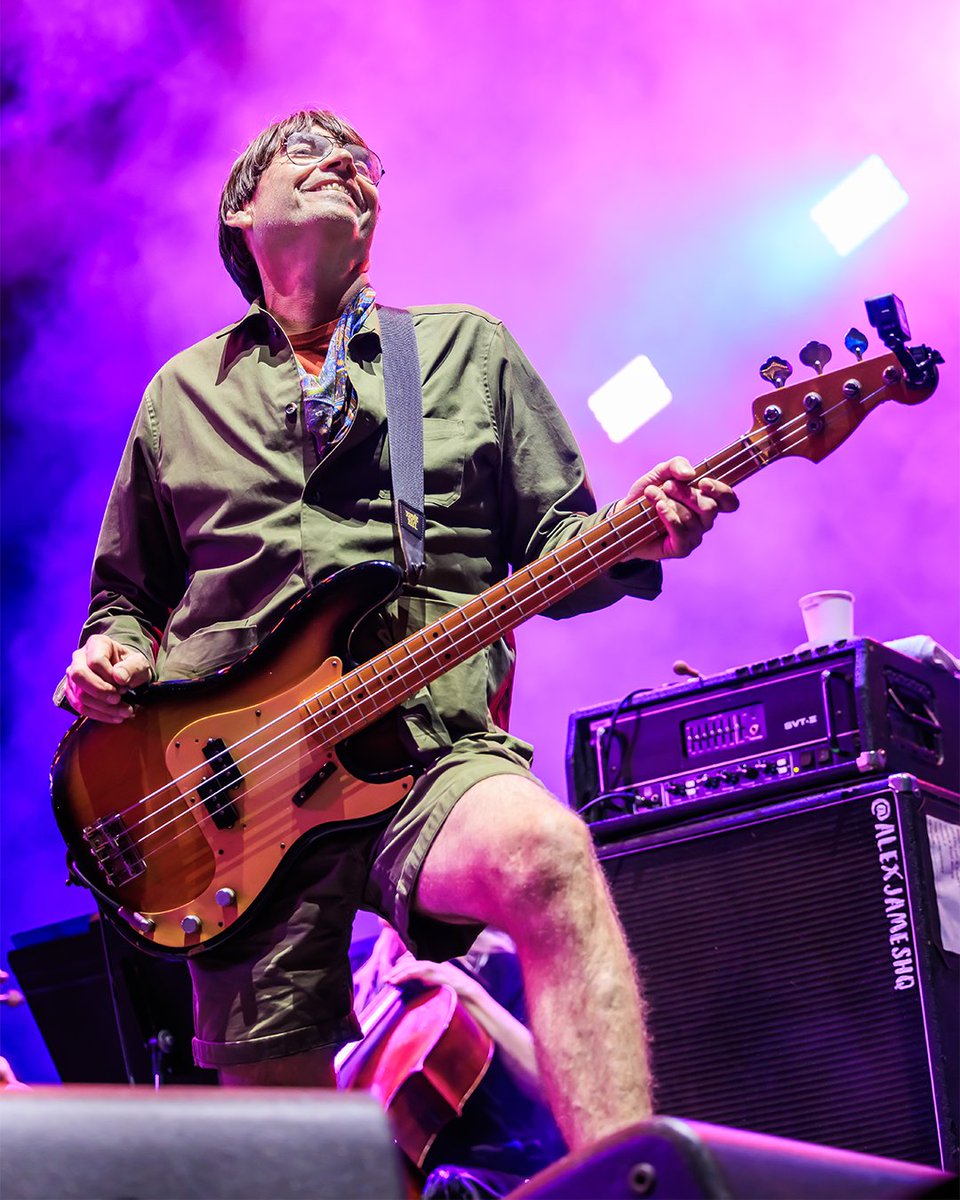 alexjameshq's tweet image. How are you celebrating #BonfireNight? 

We’ll be roasting chestnuts on the open fire and waving sparklers around.

#BritpopClassical #FireworksNight #FeastivalFlashback #Pyros