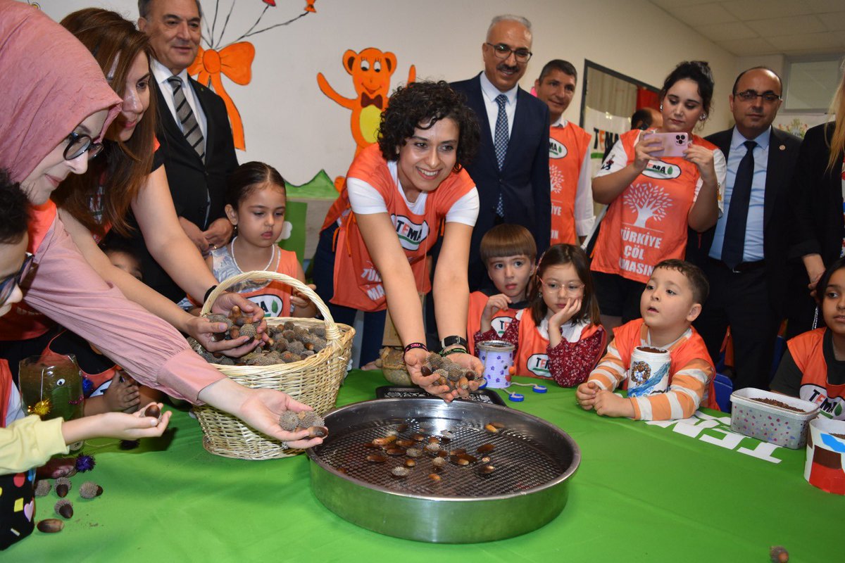 Müdürümüz Sn.Necmettin DARDAĞAN , Adana Alparslan Türkeş Bilim ve Teknoloji Üniversitesi Rektörü Prof.Dr.Adnan SÖZEN ve TEMA VAKFI Adana İl temsilcisi Özlem TÜMENBATUR,Sarıçam Çarkıpare Şehit Ertan Tokuş Anaokulu’nda düzenlenen “Meşe Palamudu Tüpleme Etkinliği” programına katıldı