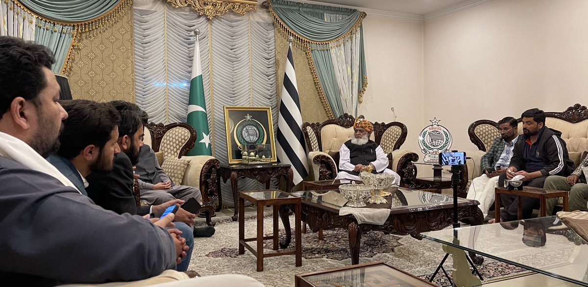 یہ تاثر مزید تقویت پکڑ رہا ہے کہ طاقتور قوتیں جبر کی بنیاد پر آئینی ترامیم کراتی ہیں، ہم نے 26ویں ترمیم پر مذاکرات کئے اور کئی متنازع ترامیم واپس کروائیں، اب 27ویں ترمیم کے ذریعے وہی جبر مسلط کرنے کی کوشش کی جارہی ہے۔ آپ نے وعدہ کیا تھا کہ ایسا نہیں ہوگا، اب ایک سال بعد آپ وہی سب