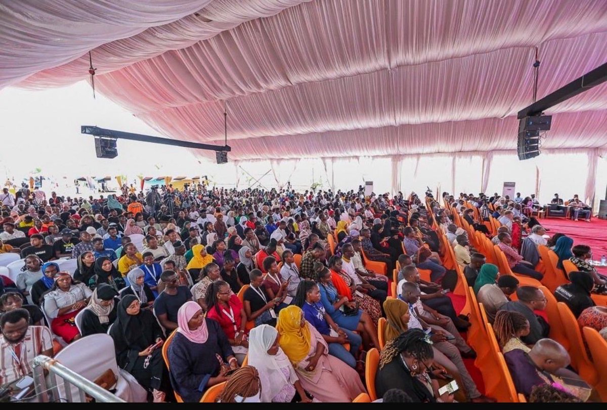 شاركت السفارة ووفد من برنامج سلام للتواصل الحضاري في مهرجان بواني "الساحل للابتكار" ٢٠٢٥م،حيث قدم ممثلي البرنامج عرضا عن رؤية المملكة ٢٠٣٠، ودور الشباب السعودي في ذلك.