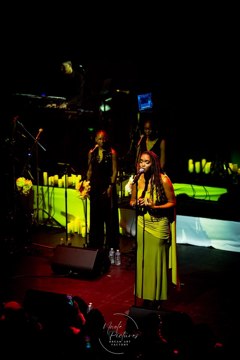 Je mets ici aussi, les photos sont trop belles 🥹
Merci à tous pour vos votes et votre soutien, c’est grâce à vous que j’ai pu chanter sur la scène de la Cigale ❤️