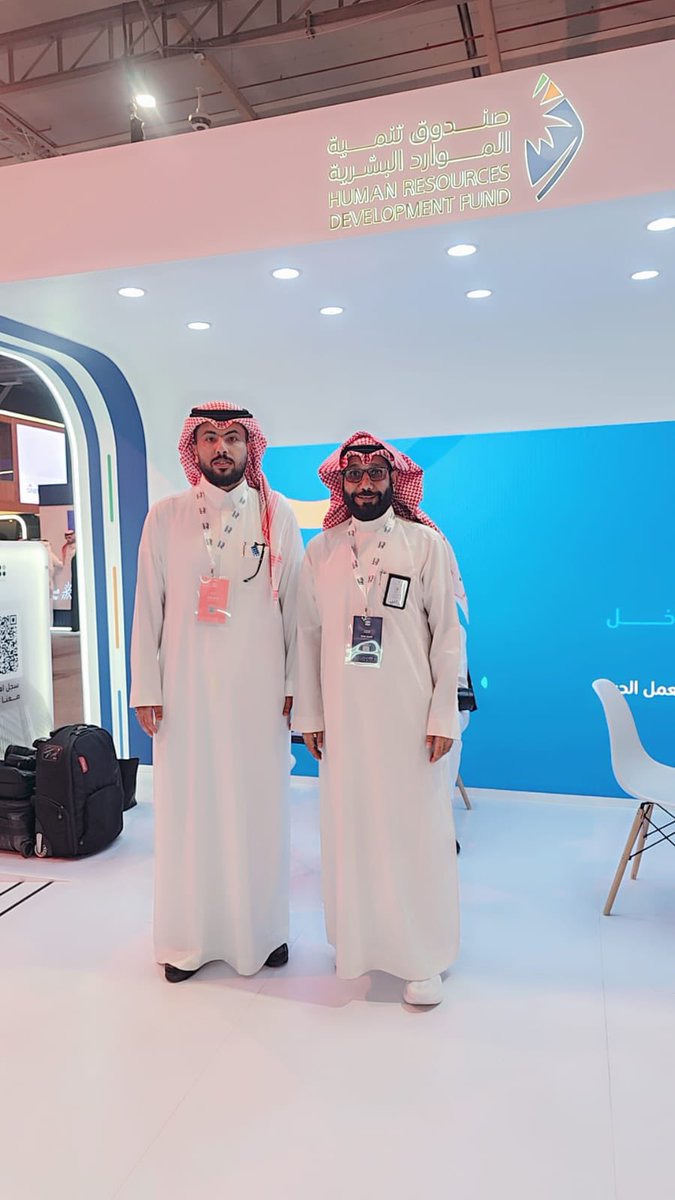 jed_college_tec's tweet photo. ملتقى بيبان  2025 ||

شاركت #الكلية_التقنية_بجدة وللسنة الثانية ممثلة في مركز البحث والابتكارالتقني ، في فعاليات ملتقى #بيبان 25 الذي تنظمه الهيئة العامة للمنشآت الصغيرة والمتوسطة "منشآت"، تحت شعار "وجهة عالمية للفرص"، في واجهة الرياض للمعارض والمؤتمرات خلال الفترة من 5 - 8 نوفمبر 2025م.

ومثّل الكلية في مشاركتها رئيس المركز أ. باسم آل جلي ، والذي أوضح أن الملتقى يسهم في دعم ريادة الأعمال، وتلبية طموحات الرياديين ومواكبة تطلعاتهم؛ عبر تعزيز التواصل بين رواد الأعمال مع نظرائهم والمستثمرين وصناع القرار، حيث يتضمن تقديم 10 آلاف فرصة استثمارية، وتواجد 5 آلاف مستثمر محلي ودولي، كما يوفر الملتقى فرصة لتبادل الأفكار المبتكرة والخبرات، وتقديم أفضل الحلول للتغلب على التحديات.

#التدريب_التقني