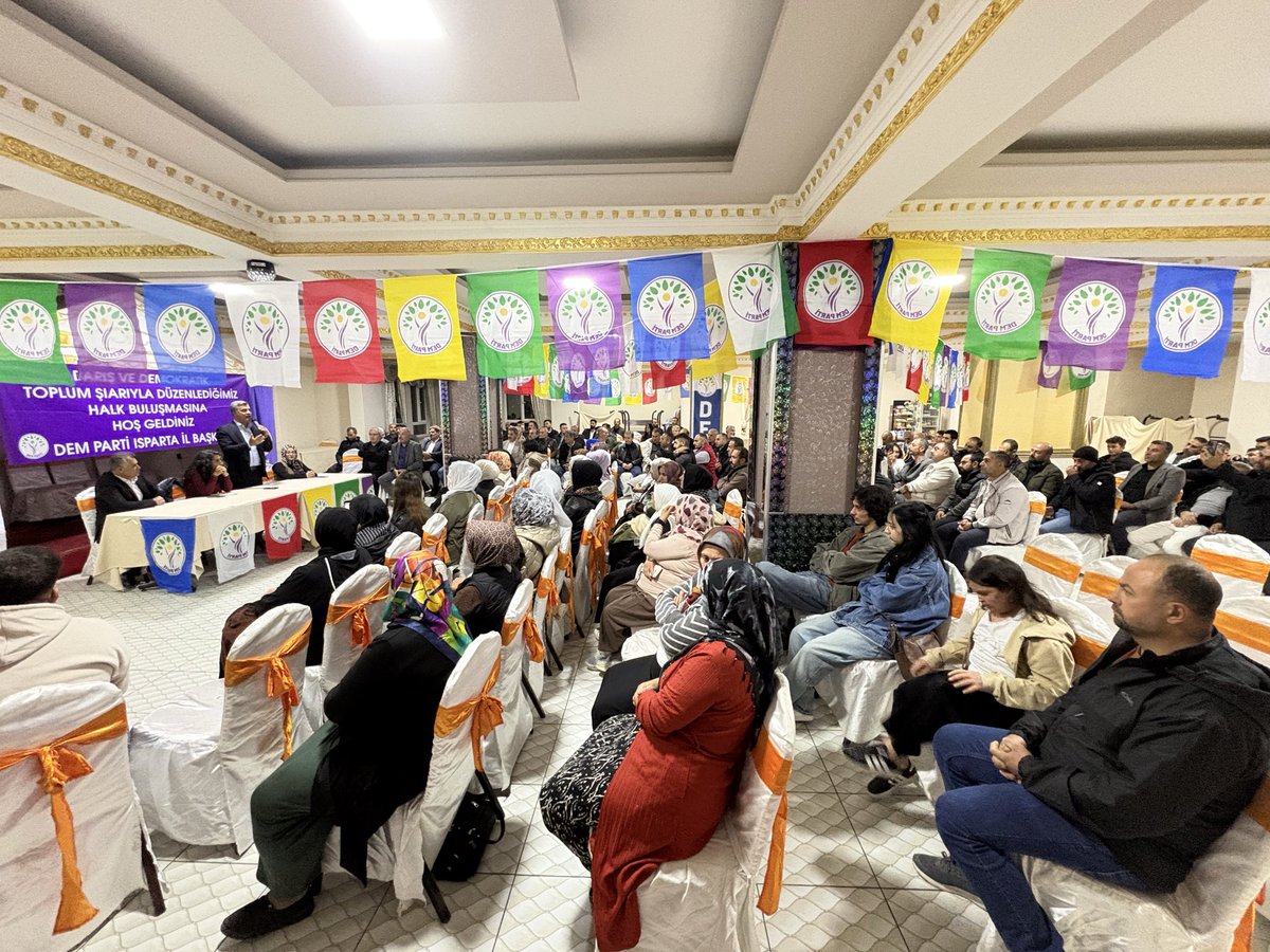 Bugün PM üyelerimizle birlikte Isparta’da halkımızla bir araya geldik. Görkemli bir şekilde barış ve demokratik toplum sürecine sahip çıkan halkımızı kutluyoruz. Barışa, demokrasiye, birlikte özgür yaşama her gün bir adım daha yaklaşıyoruz. 
#Barış
#DempartiIsparta
<a href="/Berna_celik21/">BERNA ÇELİK</a>