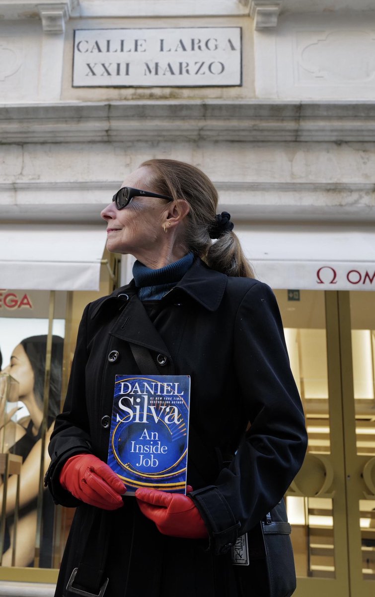 elaine_pasquini's tweet photo. Amid the luxury shops lining Calle Larga XXII Marzo are the offices of Tiepolo Restoration Company. Surely, Chiara, general manager, will walk by…or Pavarotti-lookalike Francesco Tiepolo. #AnInsideJob ⁦@danielsilvabook⁩ ⁦@jamiegangel⁩ https://t.co/r2ksQ44Dig