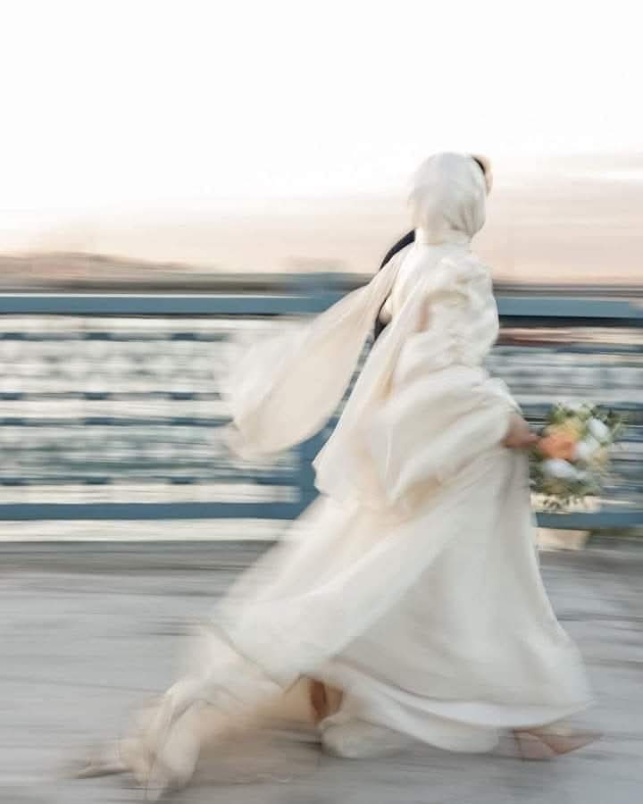 وآنِسنا بمَن يُحبُّنا ونحبُّه يا ربّ."🤍🍂